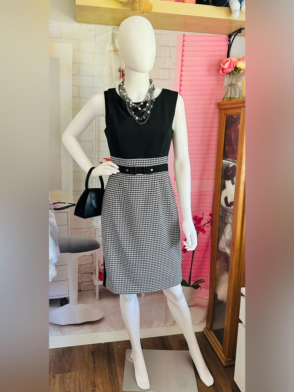 White House Black Market Black & White Houndstooth Sheath Dress